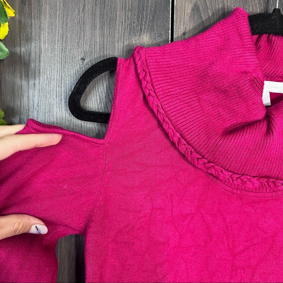'🌼3/$30🌼New York & Company Pink Cowl Neck Cold Shoulder Sweater Size Small - Picture 4 of 16
